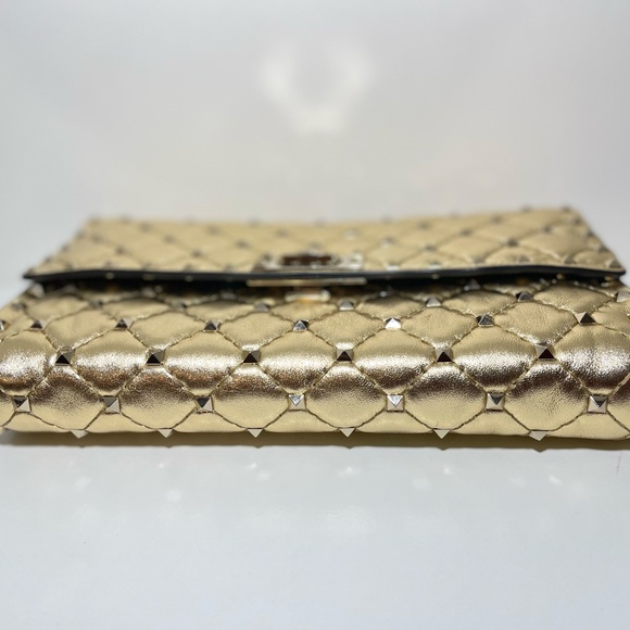 Valentino Garavani Rockstud Spike Wallet on Chain – Metallic Gold ✨ - Picture 2 of 9